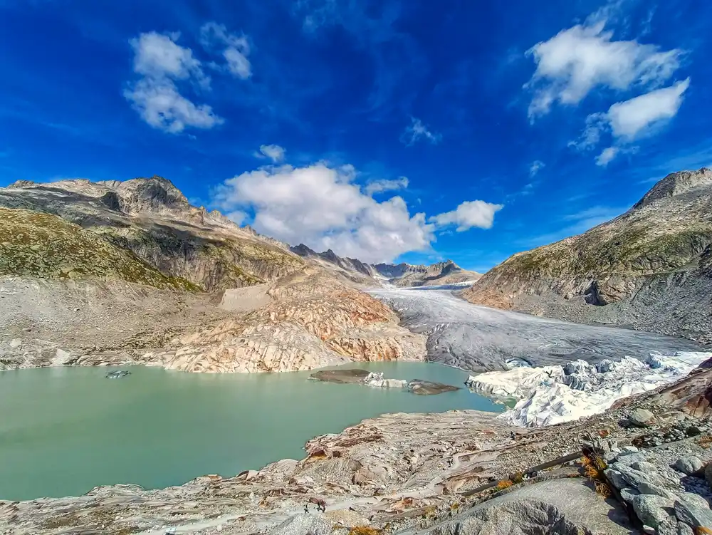 Ľadovec a jazero Furka Pass