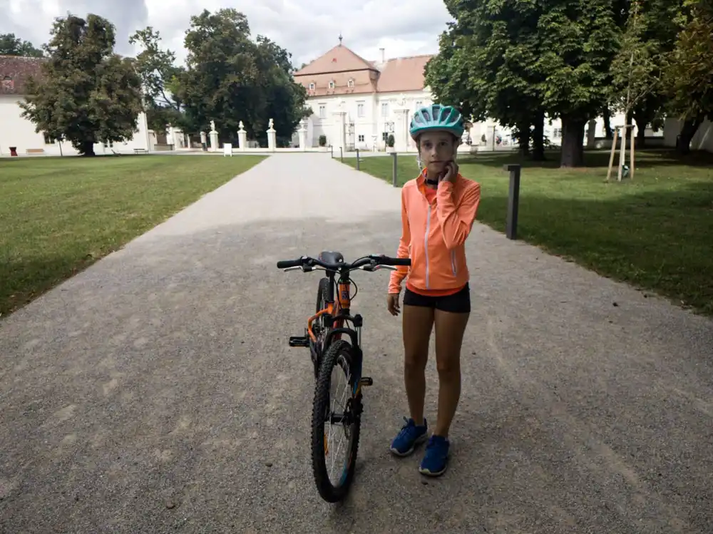 Zámok Schosslhof Pred vstupom do zámku