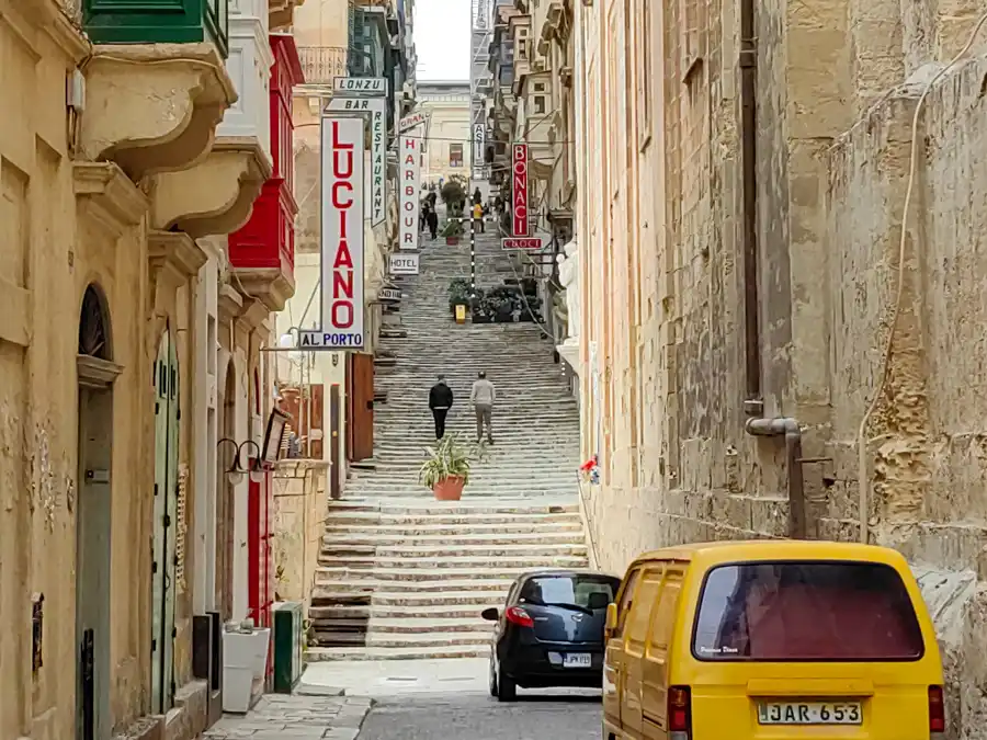 kopce a schody Valletty