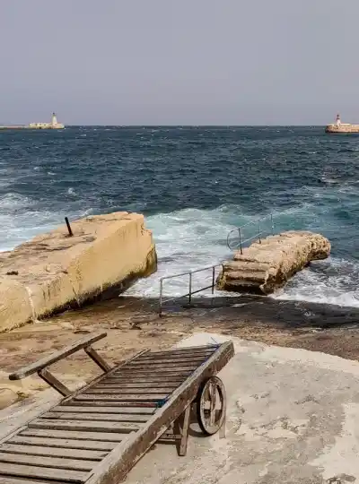 Neoficiálna pláž a rybárska osada