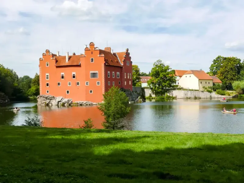 Panoráma zámku Červená Lhota