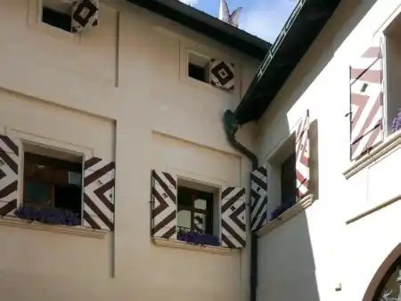 Vnutro zámku Červená Lhota