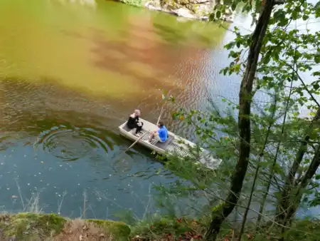 Rybník okolo Zámku ĆErvená Lhotaa