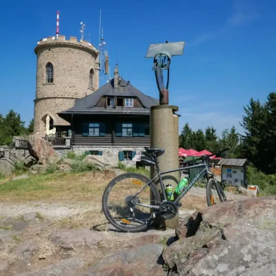 Kleť: bicyklom na najstaršiu kamennú rozhľadňu v Čechách