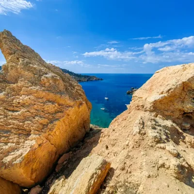 Gnejma, Qarraba Bay, Popeye: možno najkrajší peší trail na Malte