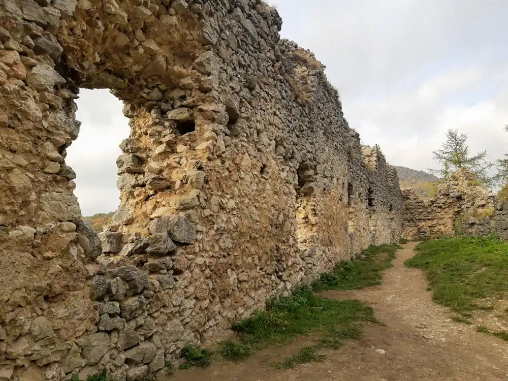 Jesenný rodinný výlet na Vršatecký hrad