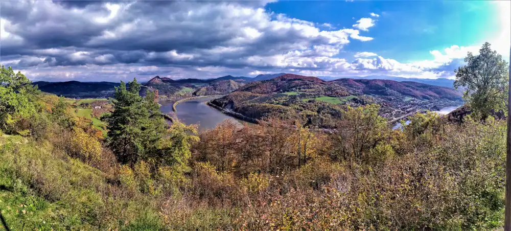 Panoráma a výhľady z hradiska Holíš