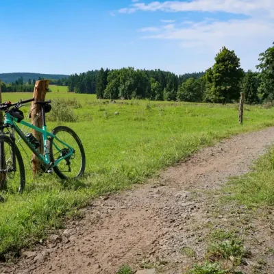 Objaviť na bicykloch mystérium a tajomstvá Slavkovského lesa