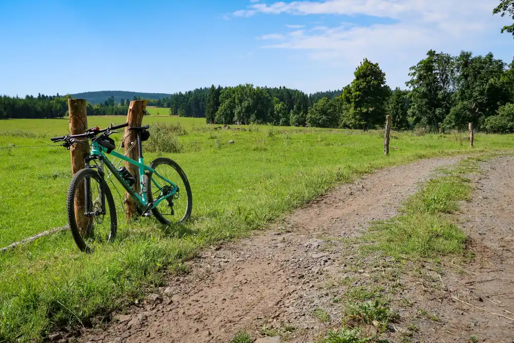 Objaviť na bicykloch mystérium a tajomstvá Slavkovského lesa