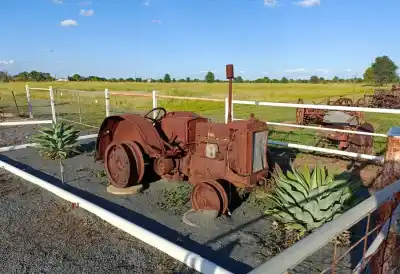 hrdzavých krásavcov mal rád