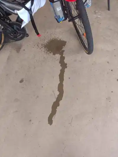 prasknutá fľaša na vodu