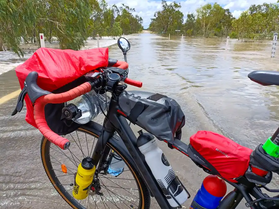 Bicyklom naprieč Austráliou na Clermont Peter Božík