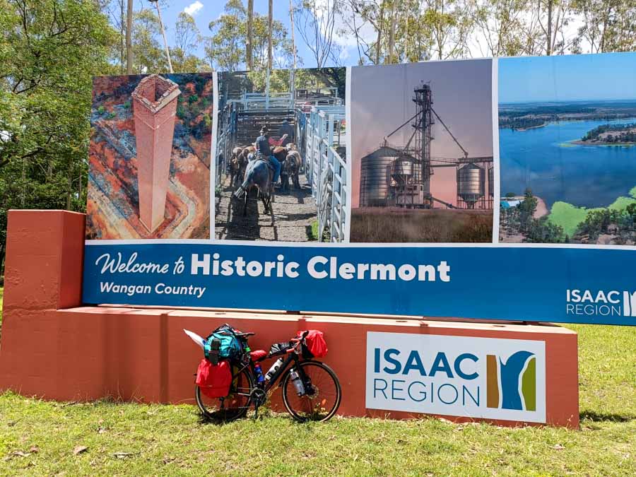 Bicyklom naprieč Austráliou na Clermont Peter Božík