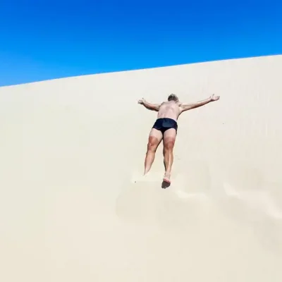 Bicyklom naprieč Austráliou: Na Newcastle a Stockton Sand Dunes