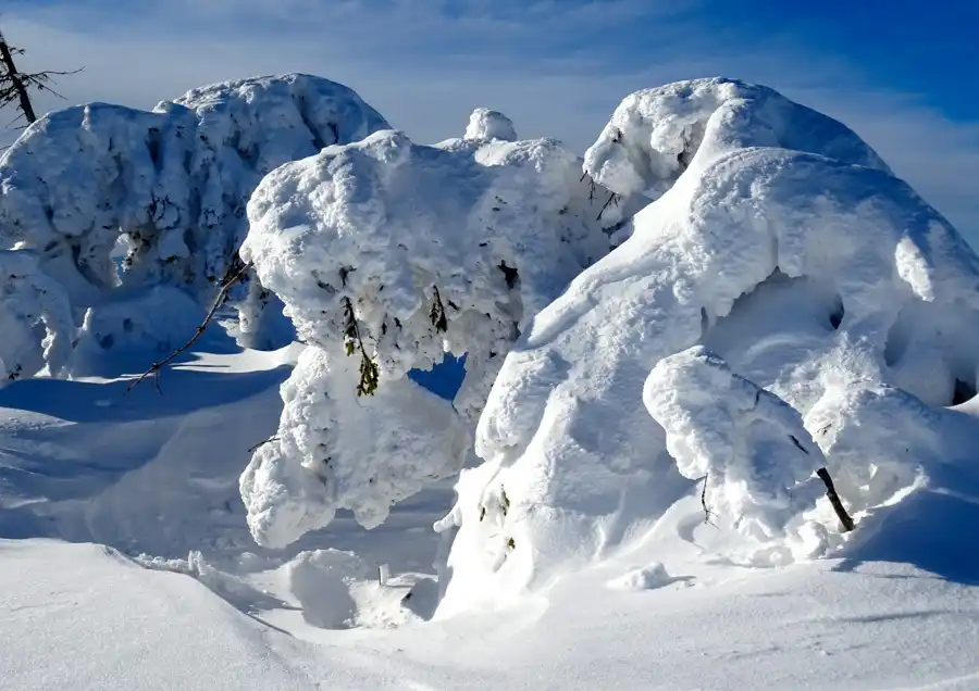 Pitoresktné snežné útvary Nízkych Tatier