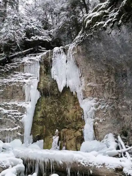 Zimný prechod Klášotrnou roklinou