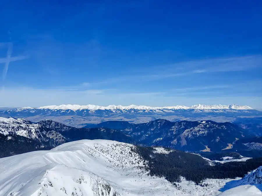 Pohľad na Vyské tatry v pozadí