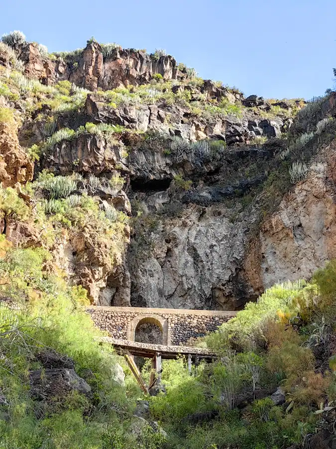 Vodovod a chodník Barranco del Infierno