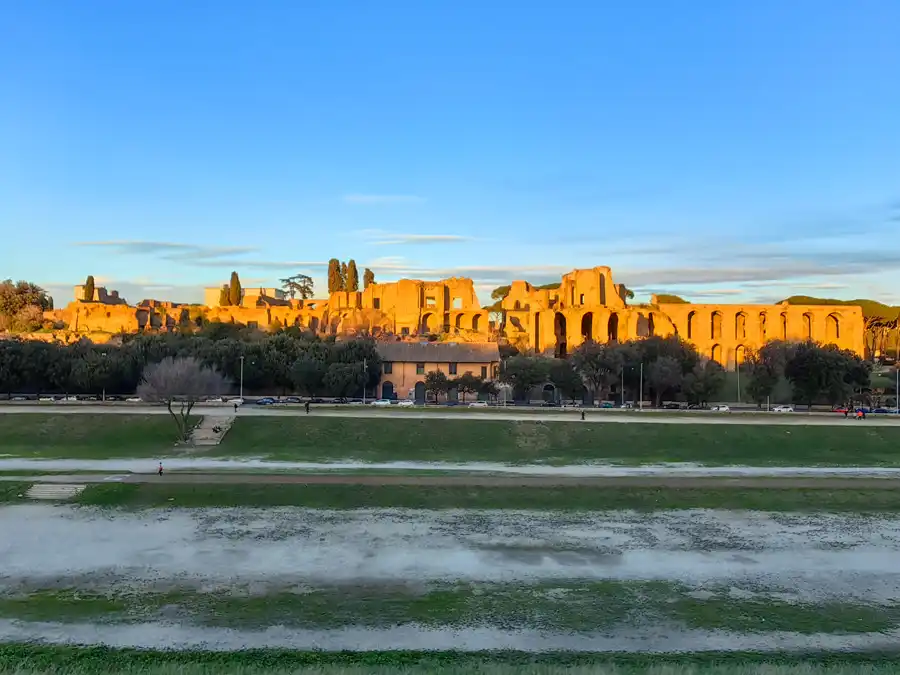 Circus Maximus pohľad na Palatínsky kopec pri západe slnka