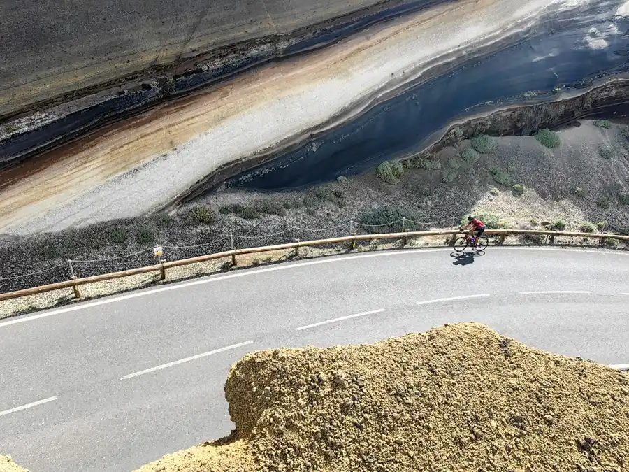 Jeden z mnohých cyklistov na El Teide