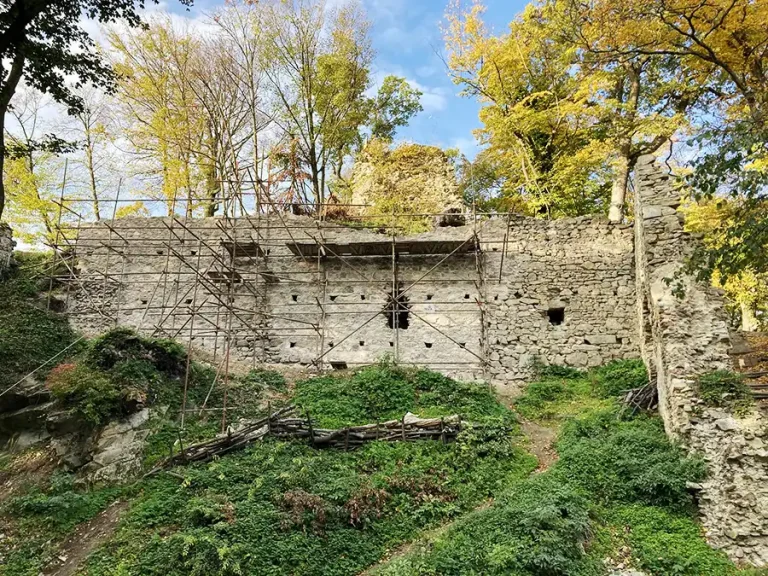 Obnova hradu Biely Kameň
