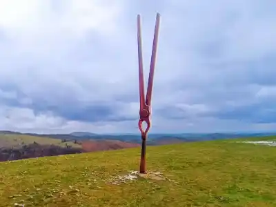 kliešte s výhľadom na vrch Železník