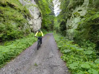 Skalná stena Iľanovskej doliny