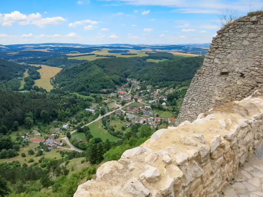 Pohľad na Višňové z ćachtického hradu