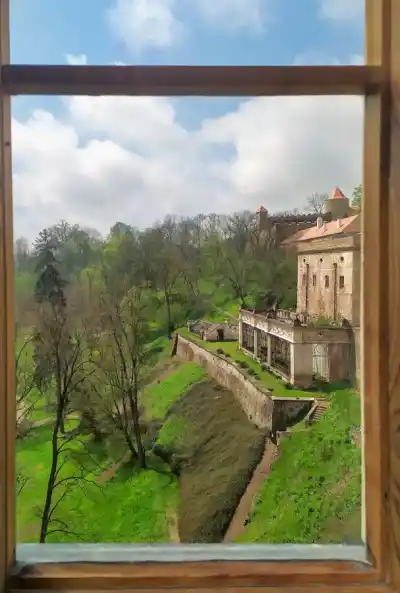 skleník v anglickom parku, v ktorom prebieha rekonštrukcia.