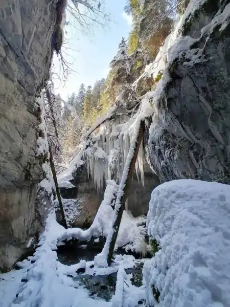Veľký Sokol prechod zimnou roklinou