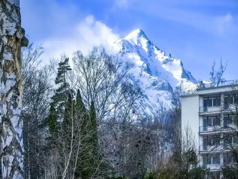 Pohľad spod hotela Morava na hrebene Tatier