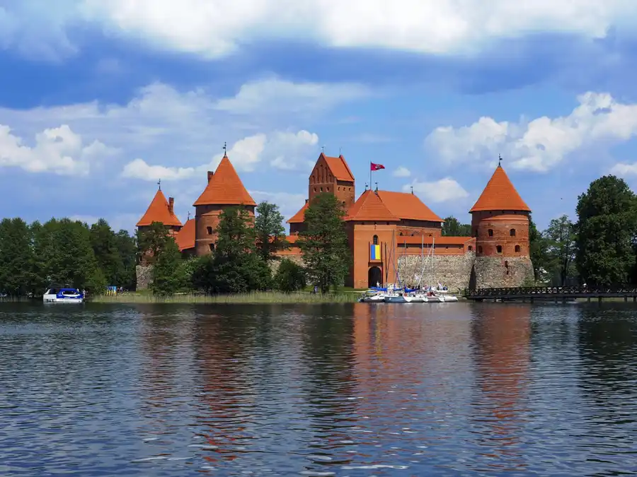 Hrad Trakai z lode