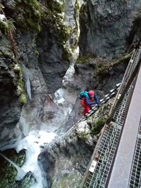 Zimný prechod roklinou Suchá Belá