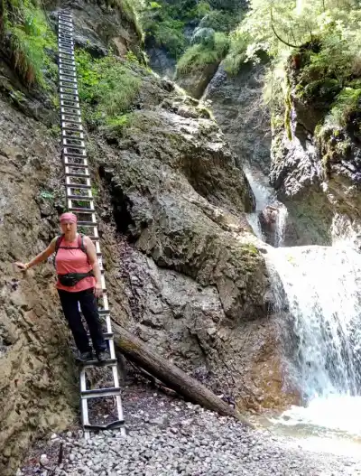 V rokline Suchá Belá