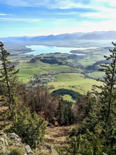 Pohľad na Liptovskú maru z Pravnáča