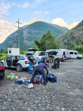 Po nočnej ceste ráno výšlap na chatu Monte Rosa