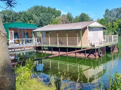 Na Dunajskej hrádzi