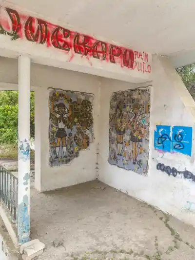 mesto plné kontrastov