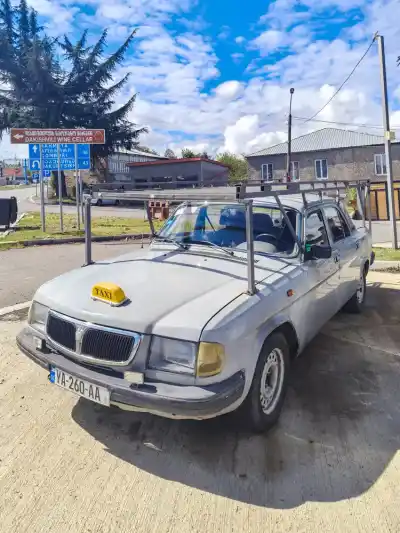 mesto plné kontrastov