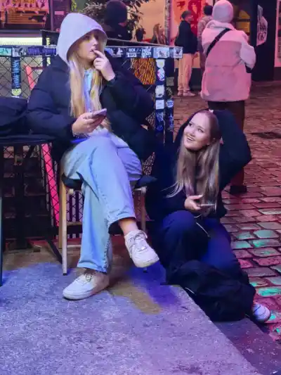 Čakanie na zapnutie neonov Neon Gallery Wroclav