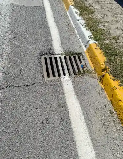 prekážky a mínové polia na ceste