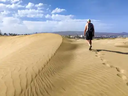 Chodenie po dunách nie je jednoduché