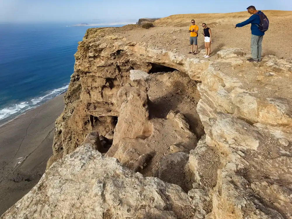 Risco de Famara objav jaskyne v útesoch