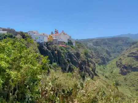 Výstup z roklimy Moyo