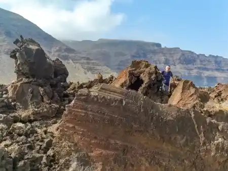 Prechod cez lávové kamene