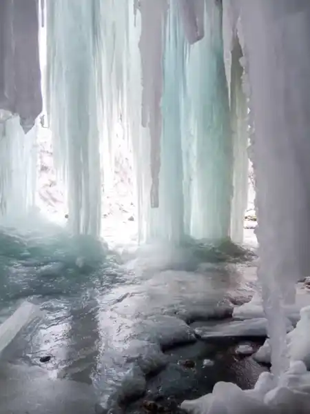 Pod vodopádom na Šikľavej skale