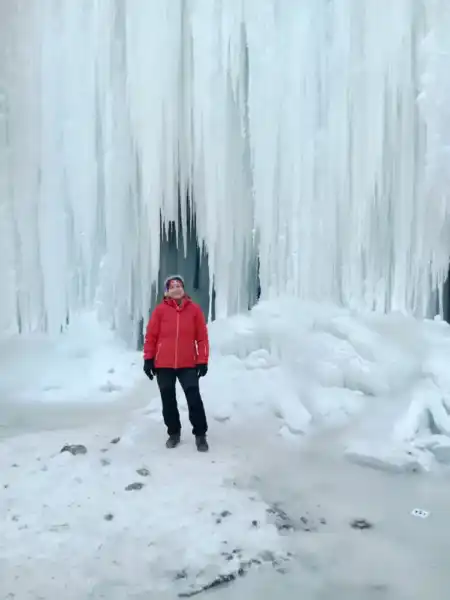 Zamrznuté vodopády na Šikľavej skale