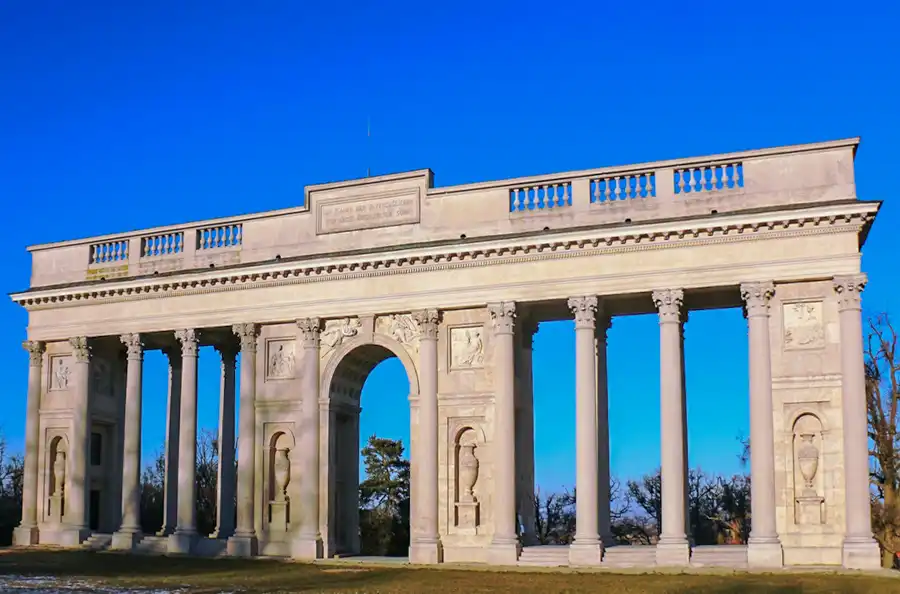 Kolonáda na Reistne