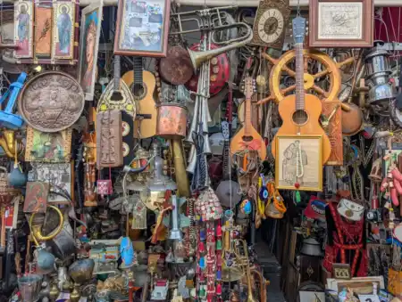 Big Bazaar: Aténsky archív zbytočností