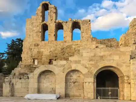 Chodník okolo Akropoly